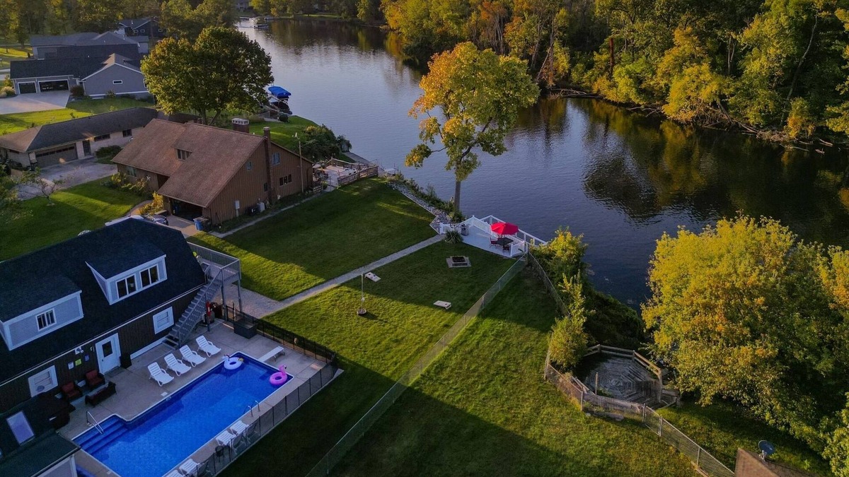 Bristol House | St. Joe “River Escape”~ Pool~Hot Tub~ Gameroom