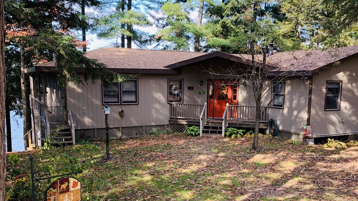 Hammond Cottage | St. Lawrence Waterfront Cottage Blind Bay