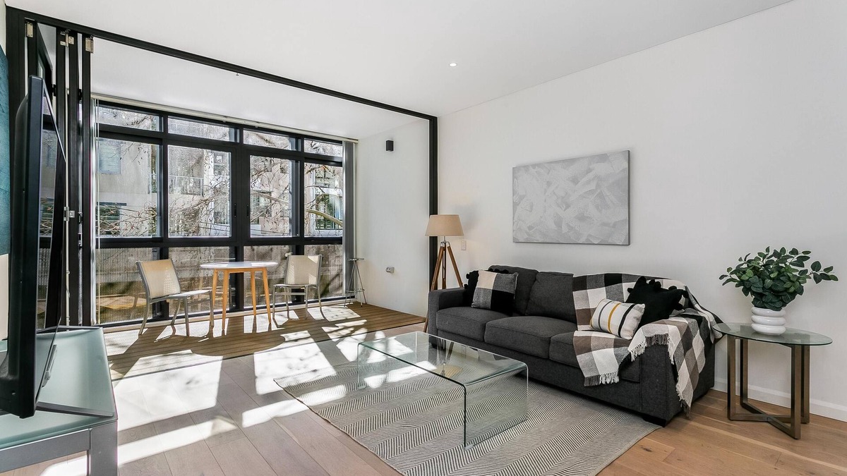St. Leonards Apartment | St Leonards- ALBN2 Albany Street - Relaxed Crows Nest Apartment with Winter Garden, Rooftop Cafes Nearb