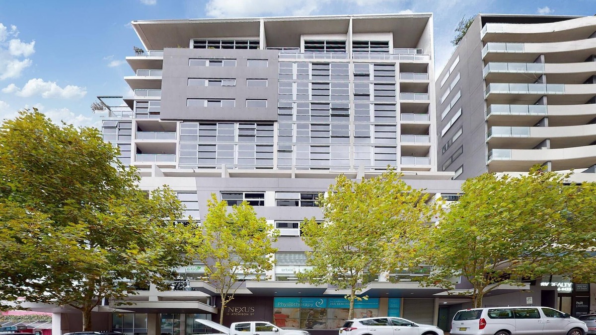 St. Leonards Apartment | St Leonards - ATCH9 - Atchison Street - Relaxed Central Apartment with Study, Gym Secure Parking
