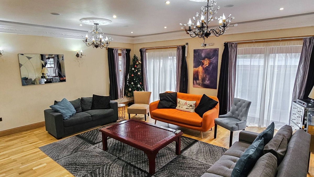 MacMerry Ski Chalet | St Martins 12 Bedroom House - Tranent