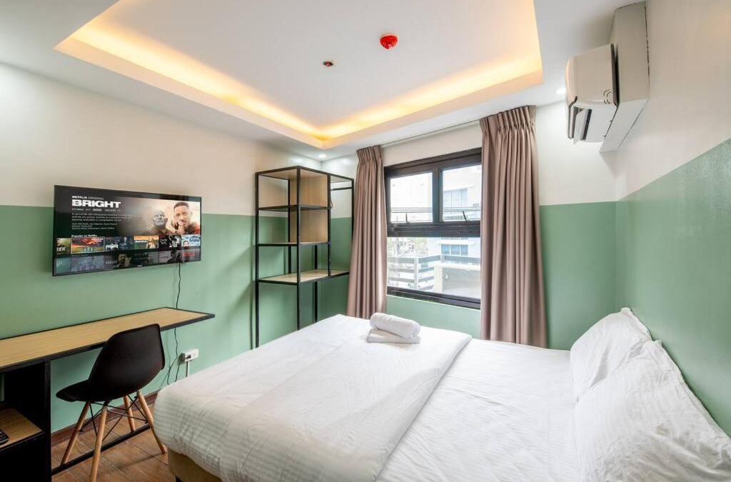 Downtown Apartment | St. Marvin Studio Makati M304