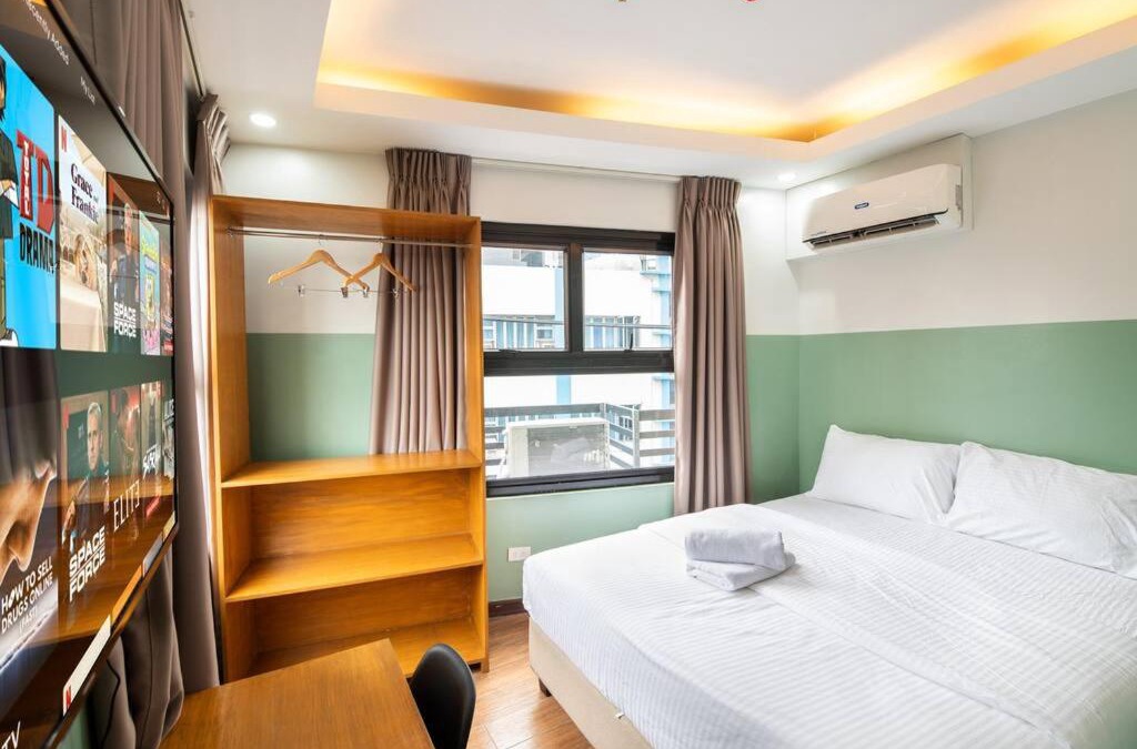 Downtown Apartment | St. Marvin Studio Makati M405