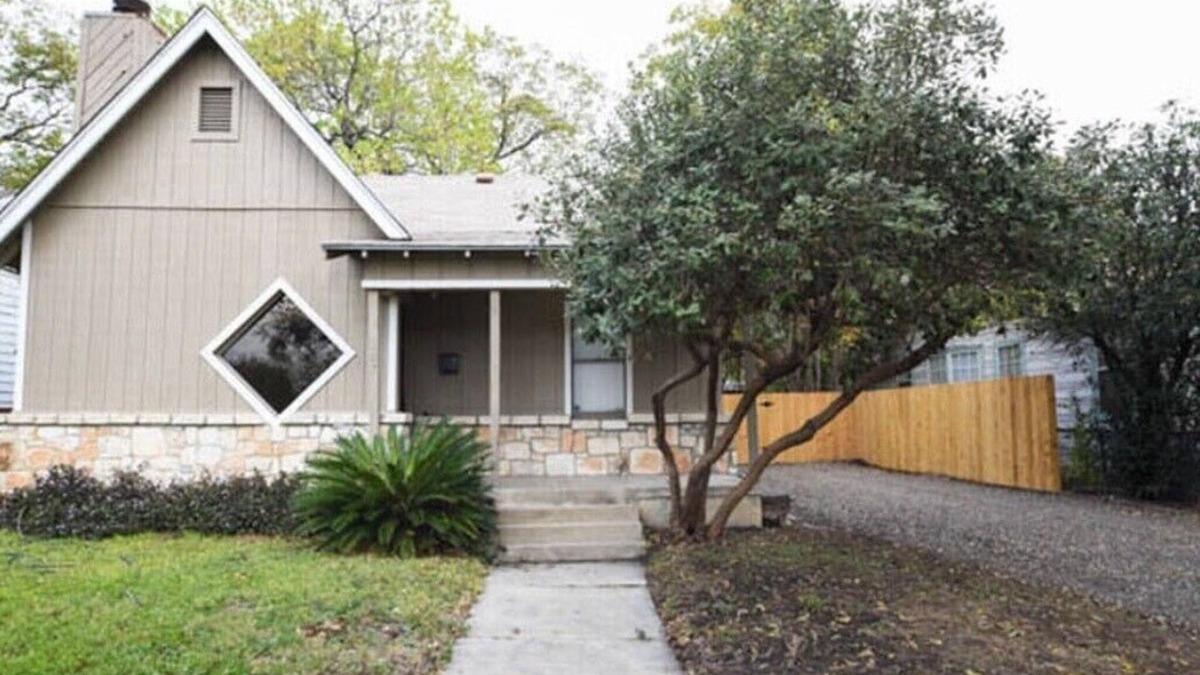 Tobin Hill House | St. Mary's strip cottage walking distance to Pearl