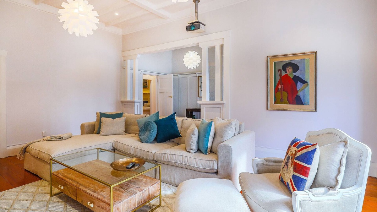 St. Mary's Bay House | St Marys Bay 4 Bedroom Luxurious Villa for 8 & 2 Carparks