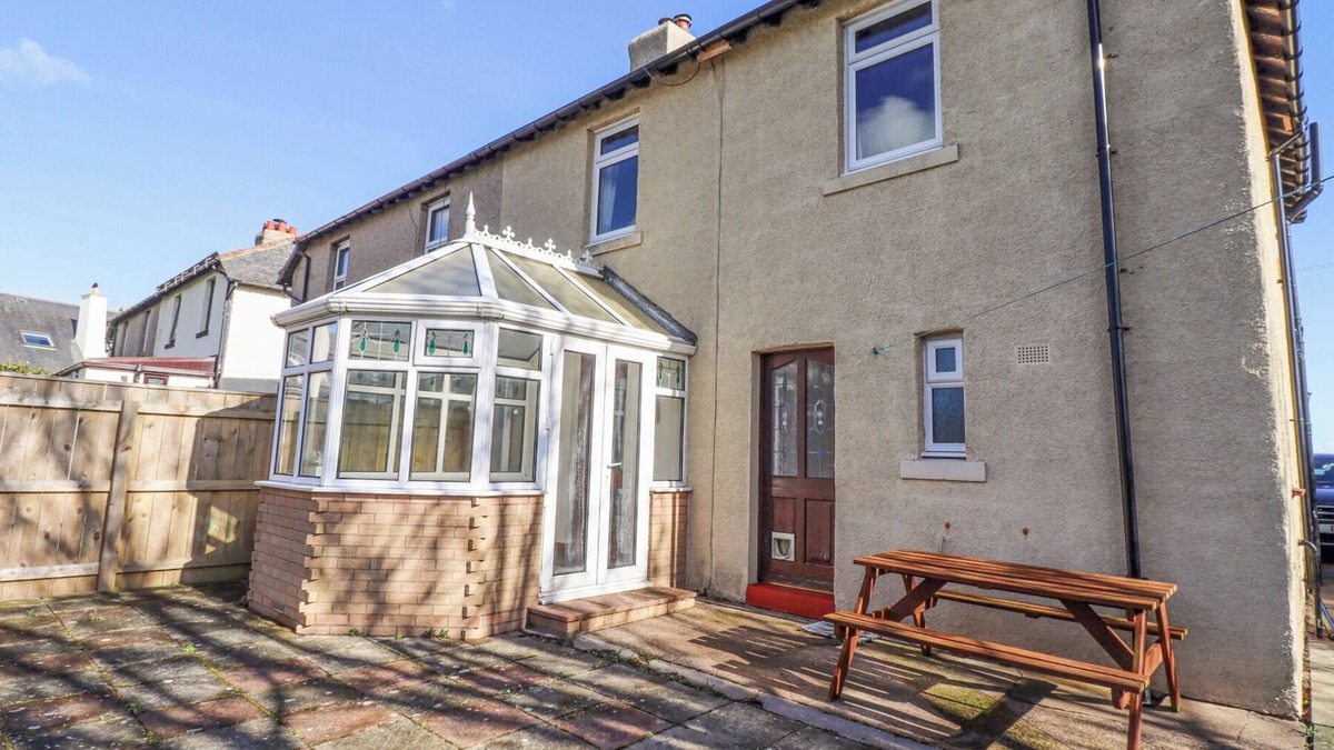 Newton by the Sea Cottage | ST MARYS COTTAGES NO1, pet friendly in Low Newton-By-The-Sea