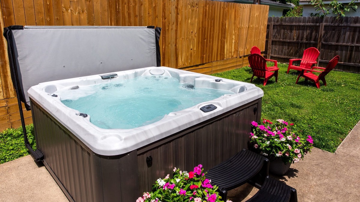 Beechwood Village House | St. Matthews Haven - Near State Fair Fun, Hot Tub