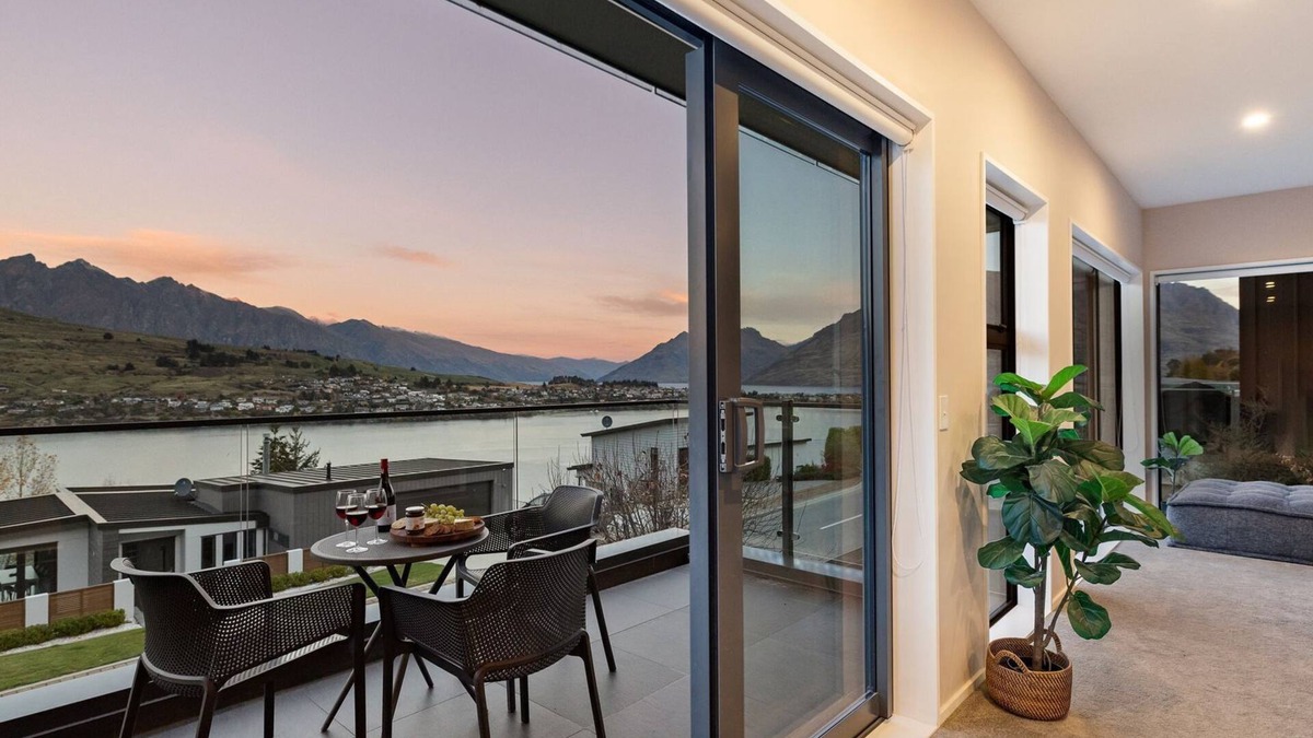Queenstown House | St Matthews Views - Cecil