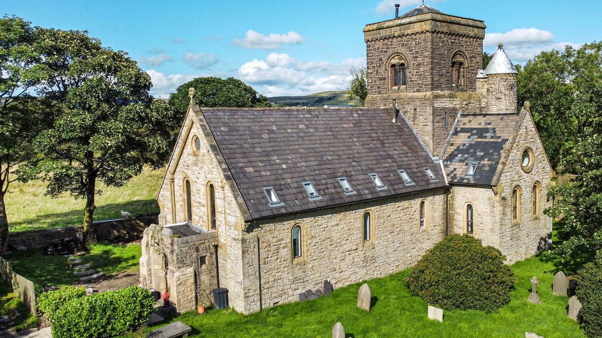 Crawshaw Booth Cottage | ST MICHAEL ON THE HILL, family friendly, with hot tub in Rossendale