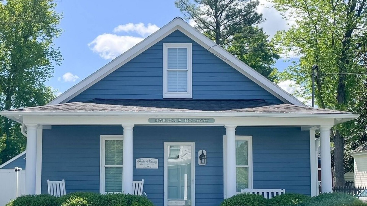 St. Michaels Cottage | St. Michael's Premier In-Town Rental with heated pool.
