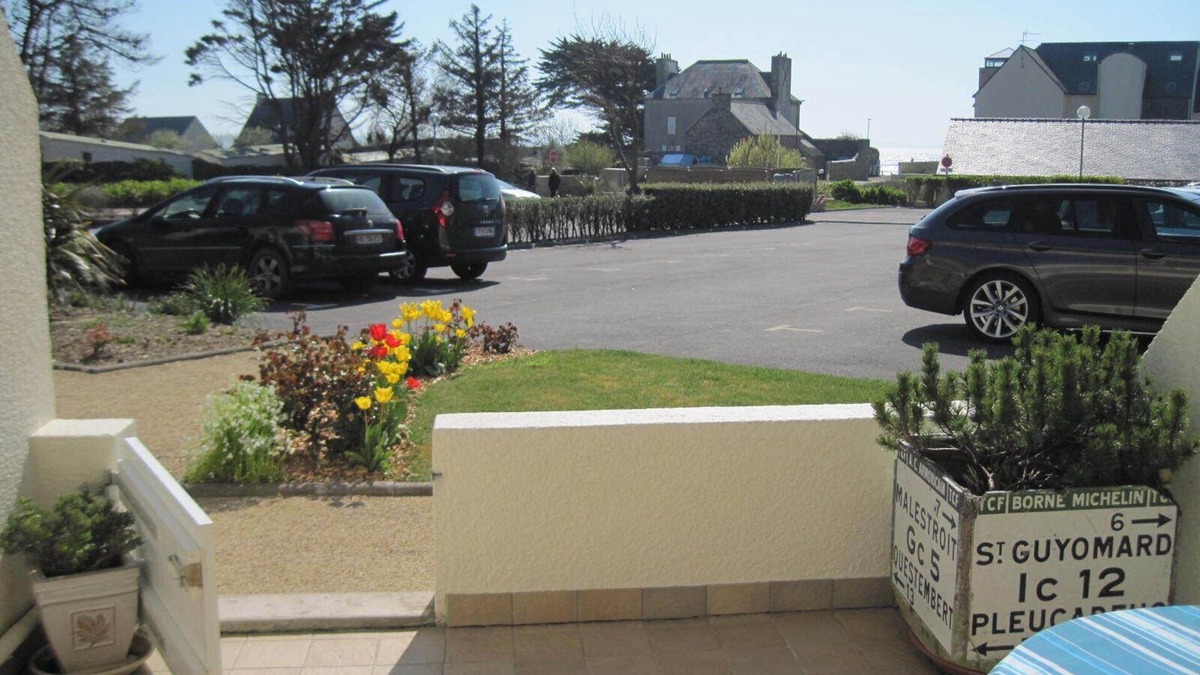 Saint-Nic Apartment | St Nic Pentrez, Crozon peninsula: Ground floor not overlooked, facing south, 50m beach