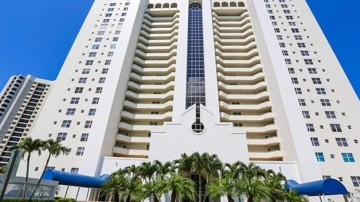 Pelican Bay Condo | St. Nicole Condo in Pelican Bay, Naples, Florida with Gorgeous Gulf Views