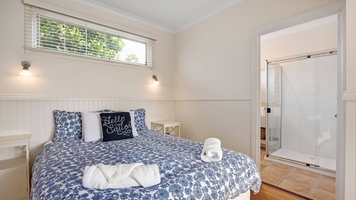 Sorrento Cottage | ST PAULS PINK BAYSIDE SELF CONTAINED COTTAGE IN SORRENTO