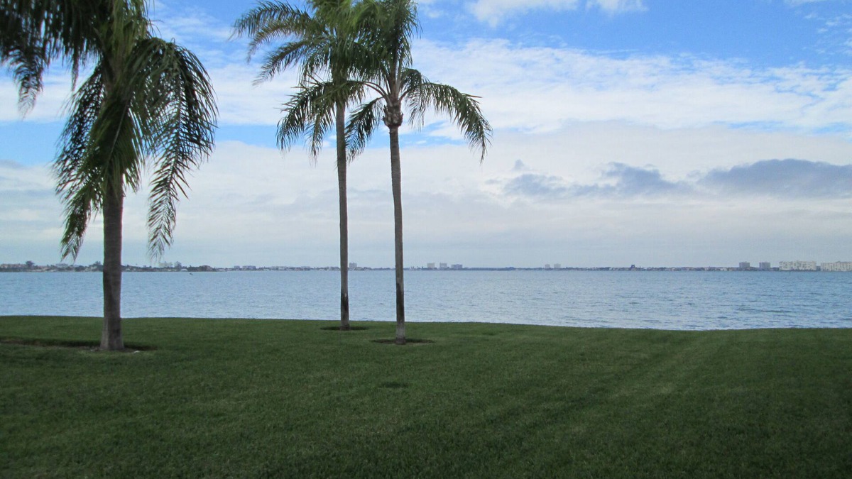 Casa del Mar Villa | St Petersburg Beaches Waterfront Villa on Beautiful Isla Del Sol Sleeps 6