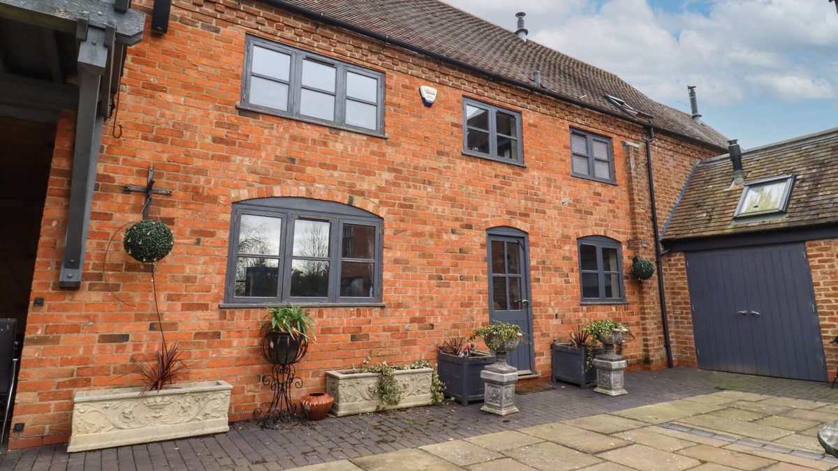 Ardens Grafton House | STABLE COTTAGE, family friendly, with open fire in Welford-On-Avon