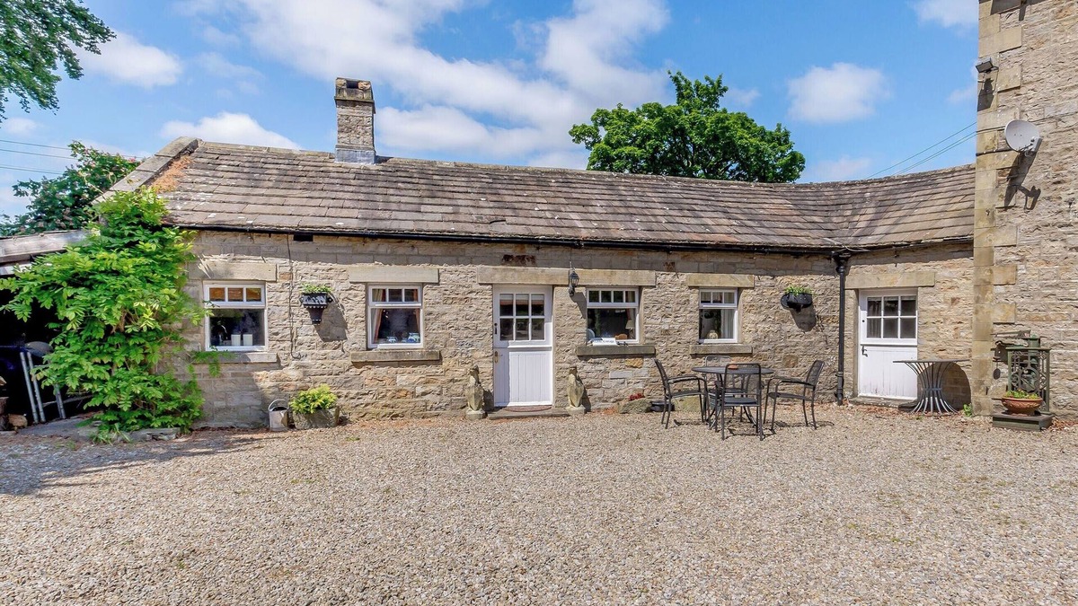 West Burton Cottage | Stable Cottage - E5118