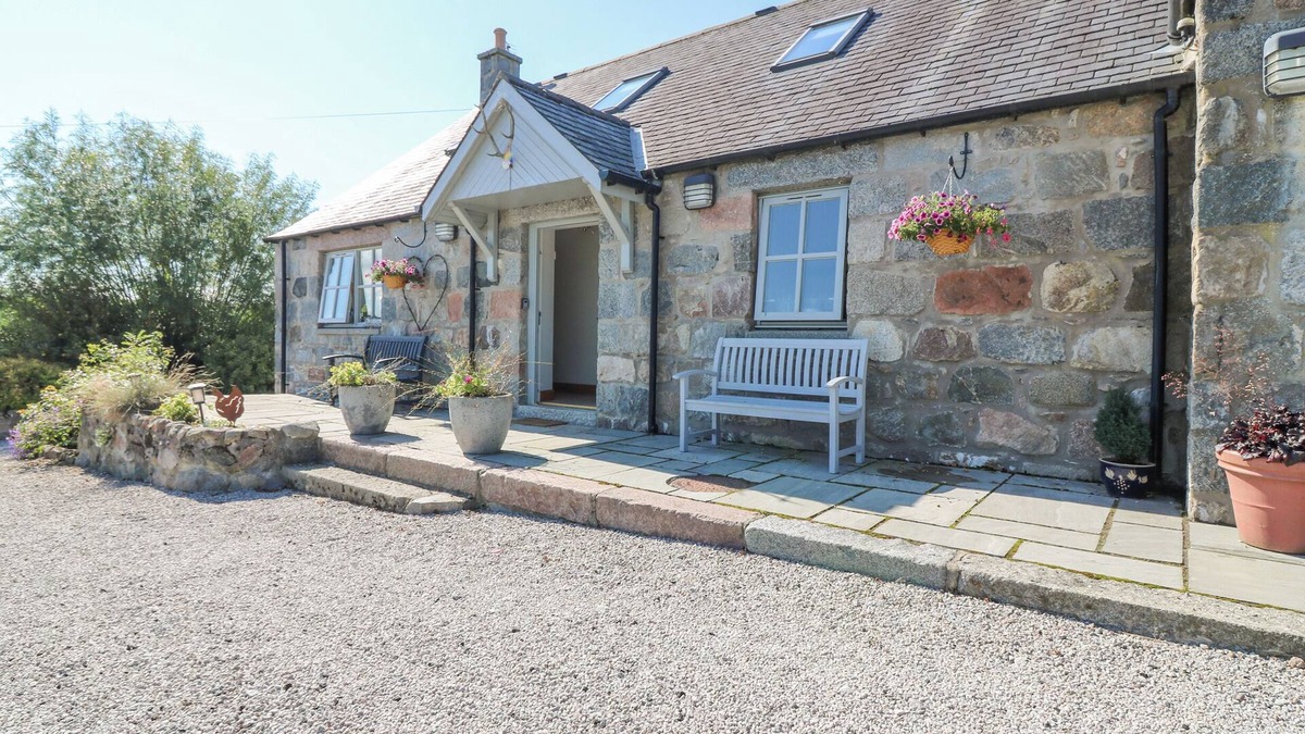 Sauchen Cottage | STABLE COTTAGE, family friendly, character holiday cottage in Dunecht