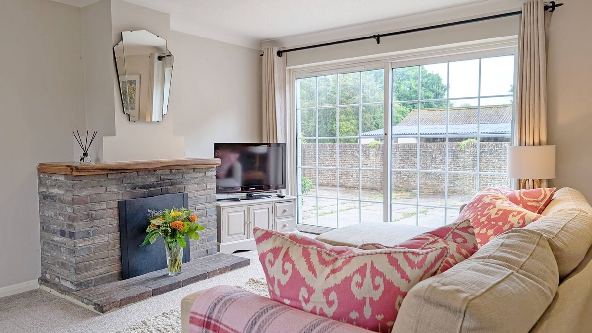 Pulborough Cottage | Stable Cottage - Pulborough - a cottage that sleeps 2 guests in 1 bedroom