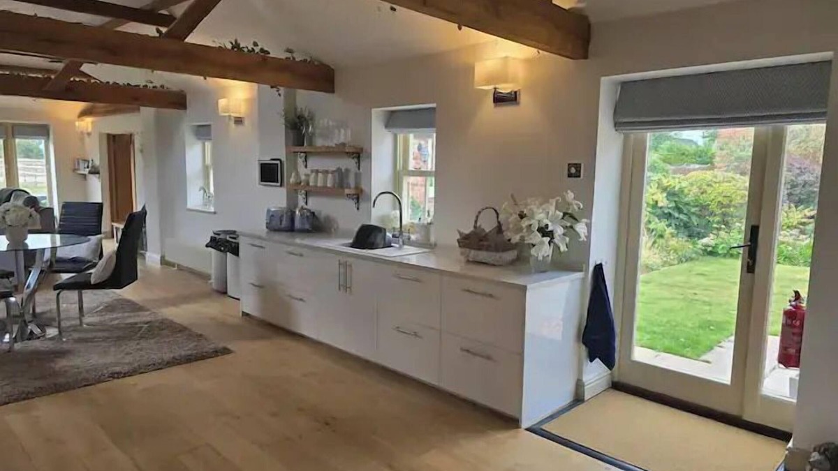 Walkeringham House | Stable View Barn - log burner & dog friendly