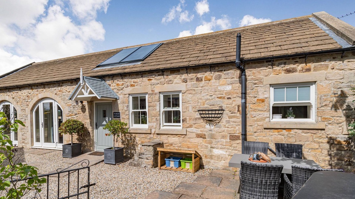 Fremington Cottage | STABLES COTTAGE, pet friendly, character holiday cottage in Whorlton