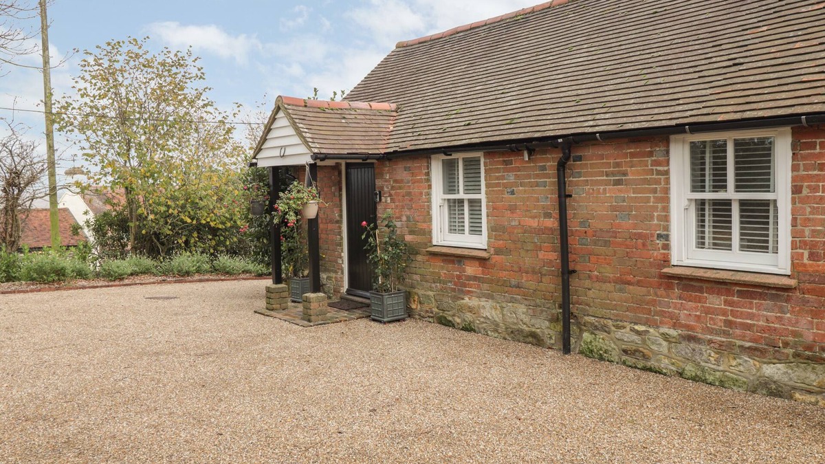Heathfield Cottage | STABLES COTTAGE, with open fire in Heathfield