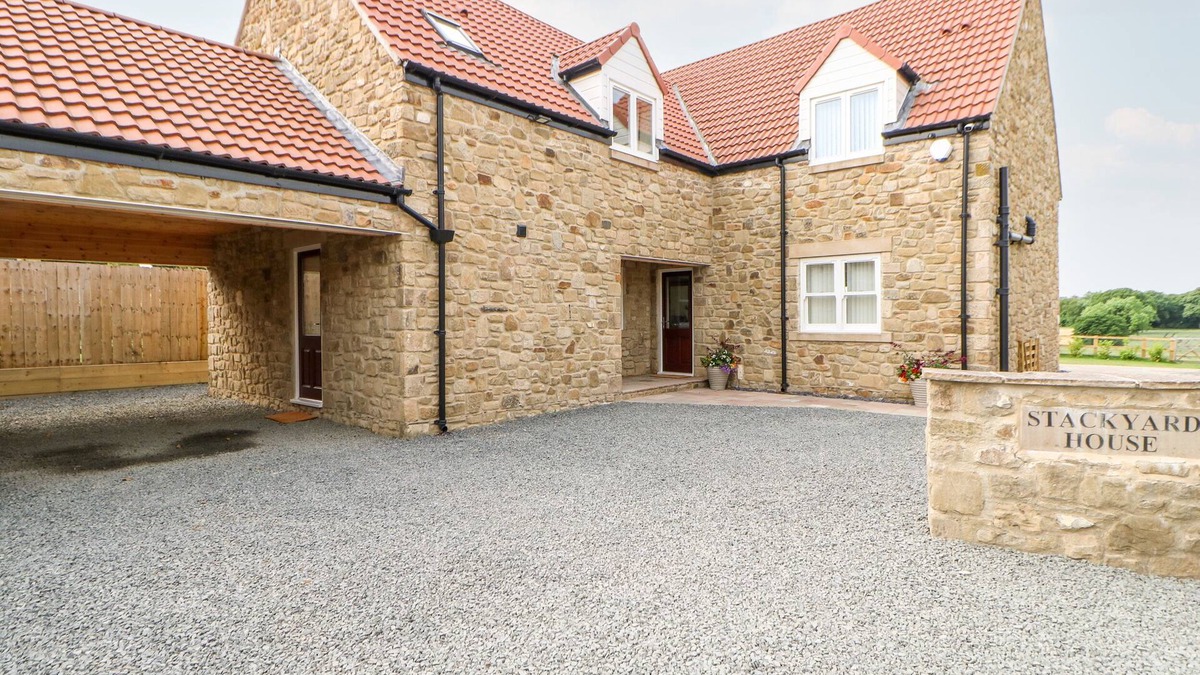 Tudhoe Cottage | STACKYARD HOUSE, pet friendly, country holiday cottage in Tudhoe