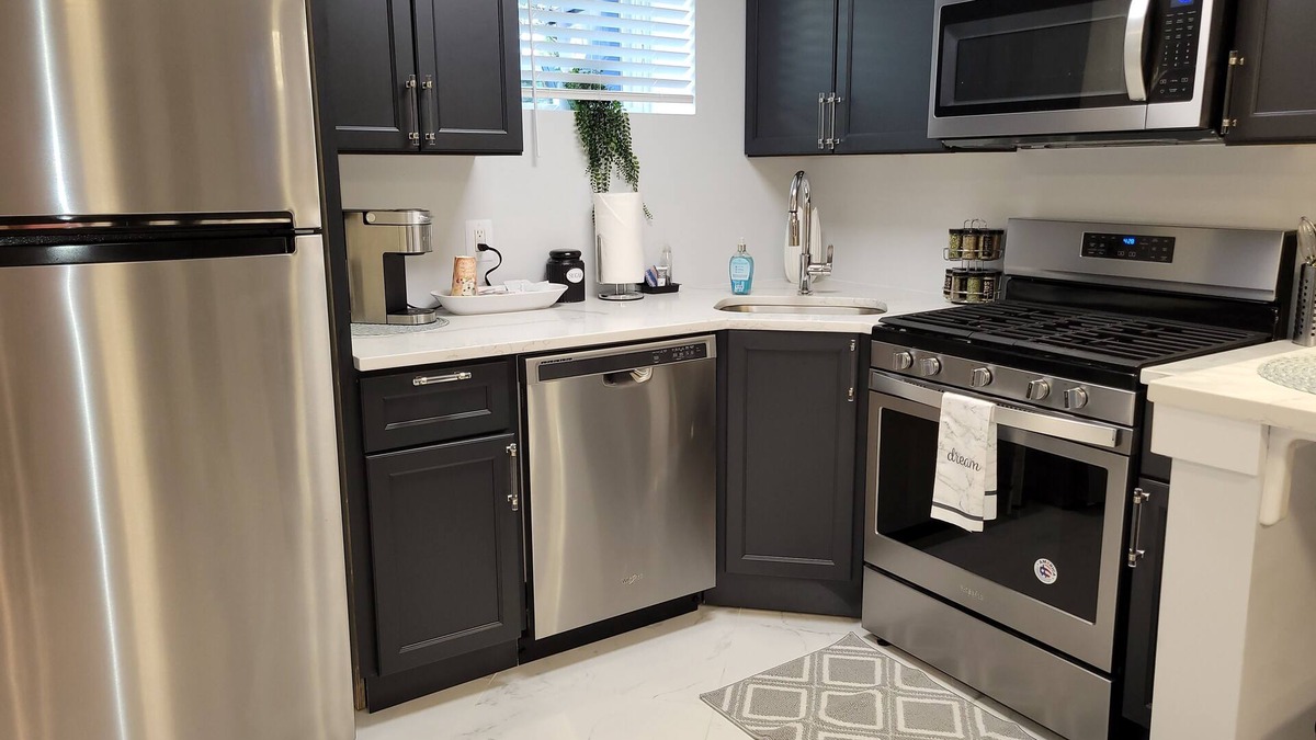 Downtown Baltimore House | Stadium Across The Street & University Of Maryland Medical School Bocks Away!