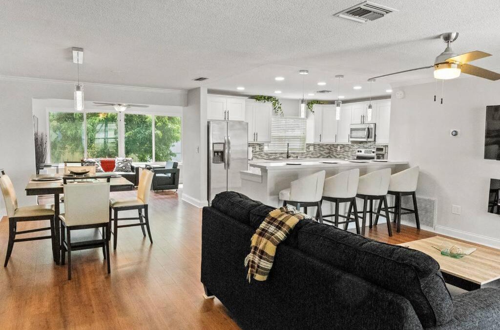 Miramar House | Stadium Sunflower Miramar home, 3 bd, 2 ba