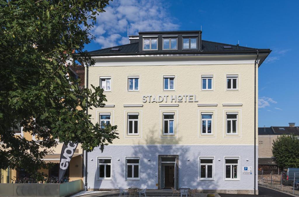 Oberndorf bei Salzburg Hotel | Stadthotel Oberndorf - 24h Self Check-In Terminal
