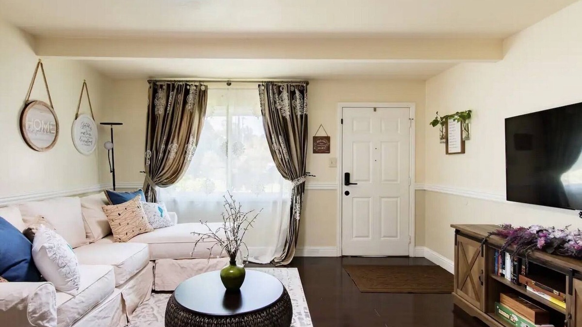Redwood City House | Stafford 3BR-House: Tech-Savvy, Amenities Galore