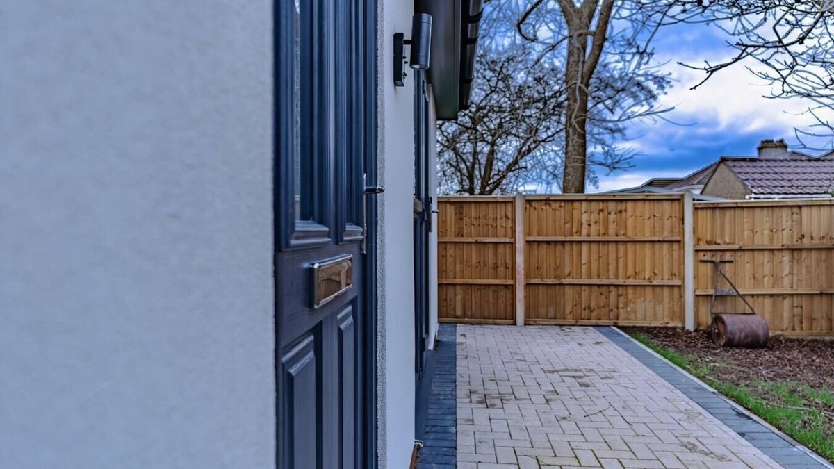 Filton House | Stag Residence: Modern Serviced Accomodation