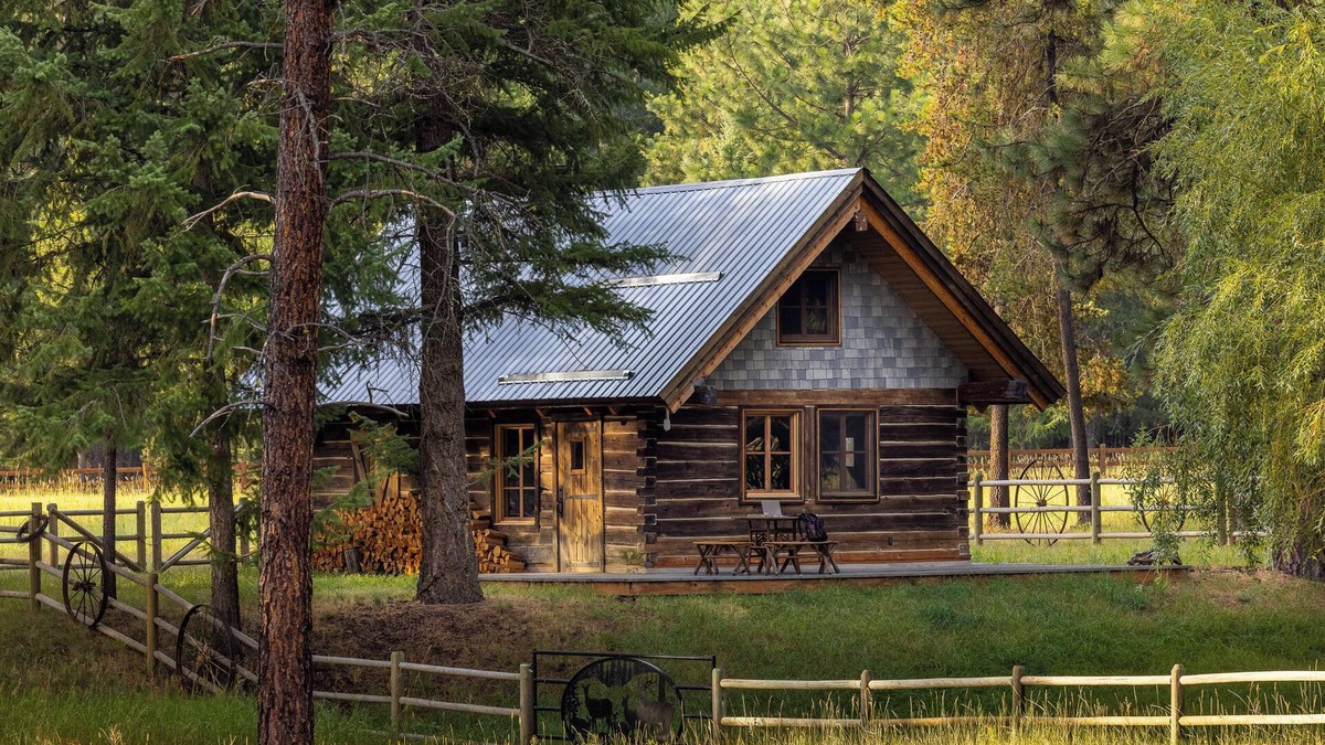 Superior Cabin | Stagecoach Exchange Cabin - Alpine Falls Ranch