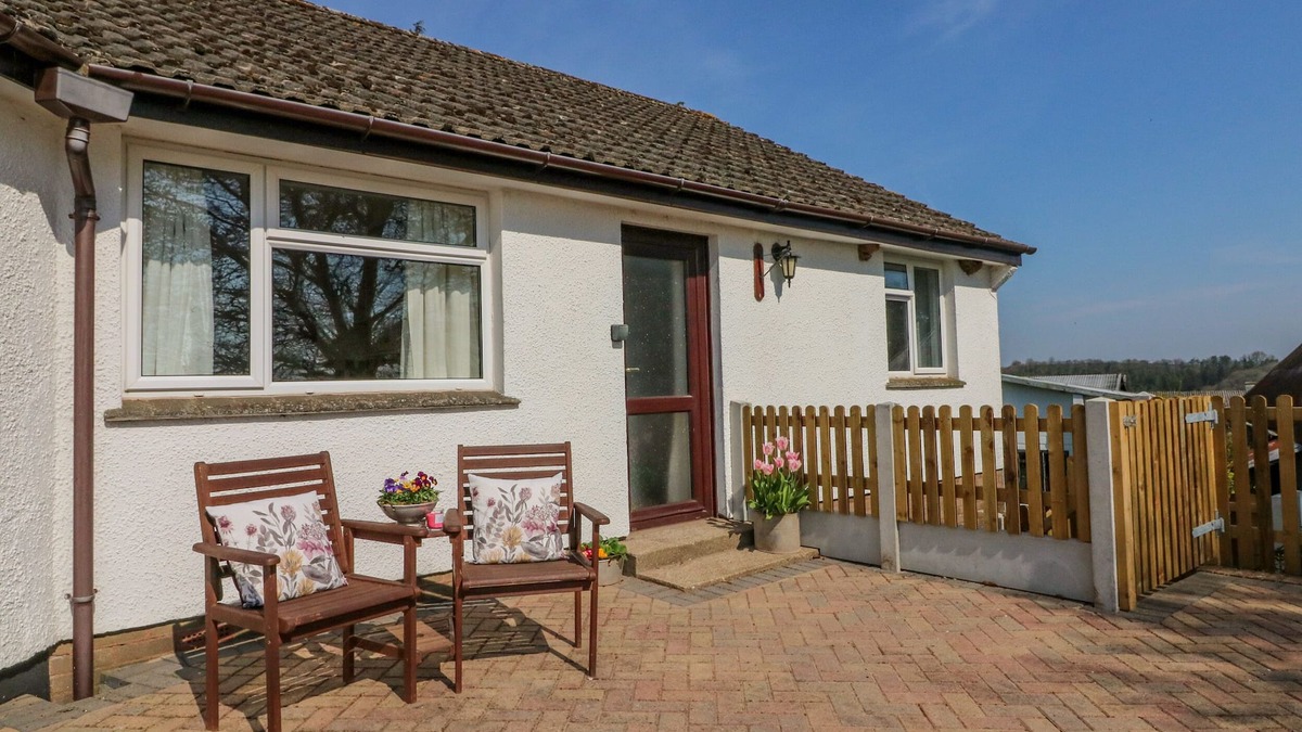 Tiverton Cottage | STAGSHOLT LODGE, romantic, with a garden in Washfield
