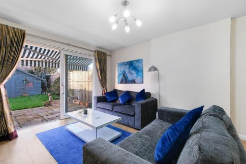 Maidenhead House | Staiforce 2 Bedroom House with Parking testnow