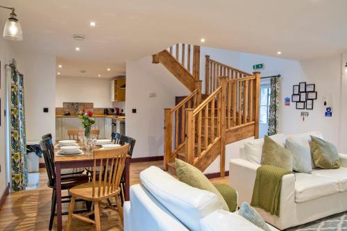 Hopton House | Stainsborough Hall Holiday Cottages