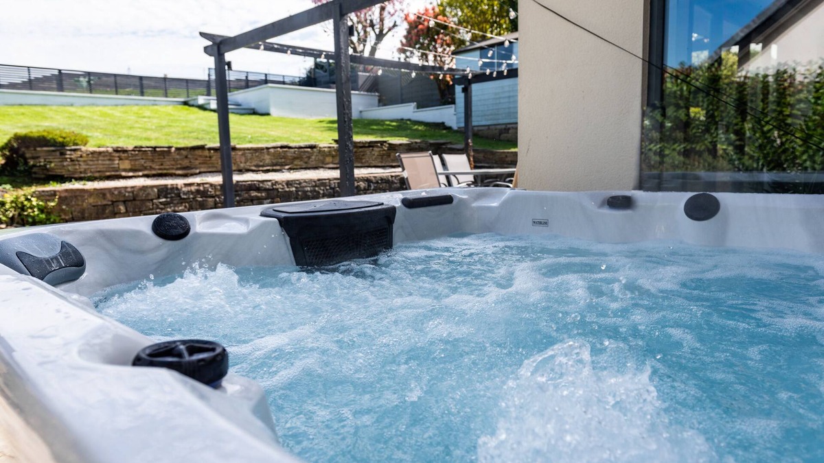 Stalybridge House | Stalybridge Sanctuary - Luxe Hot Tub Retreat