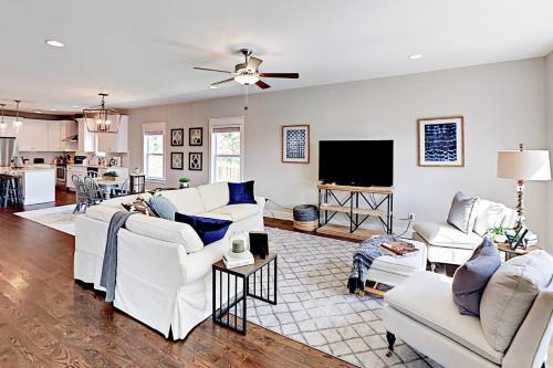 Woodbine Apartment | Stand Tall Unit B