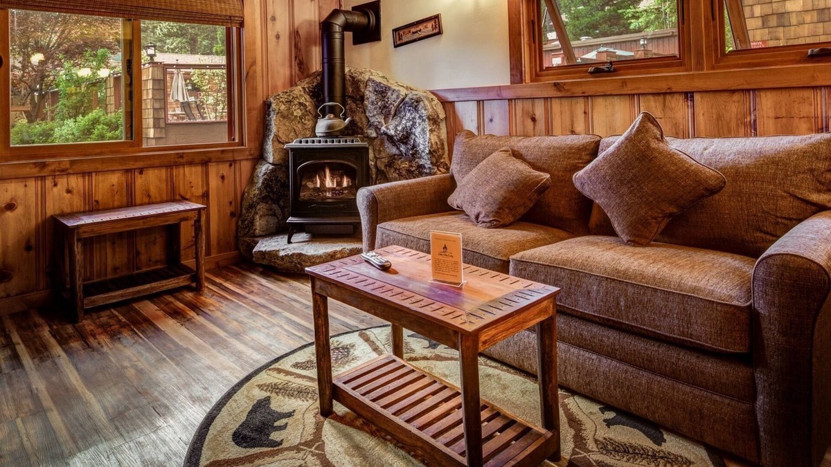 Tahoe Vista Cottage | Standalone Fireplace Cottage