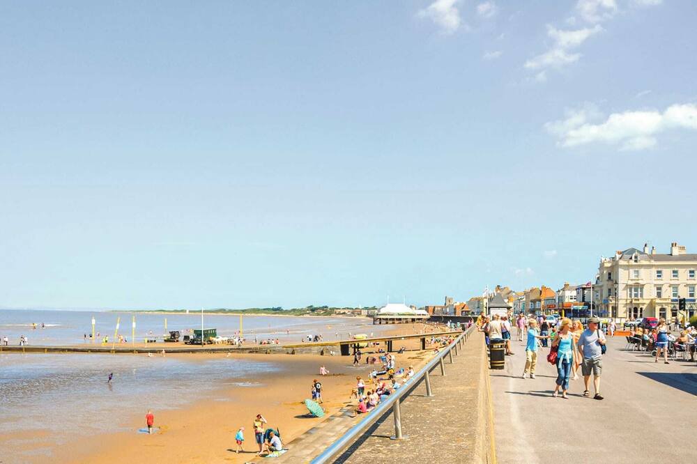 Burnham-on-Sea House | Standard caravan with one double and two twin.