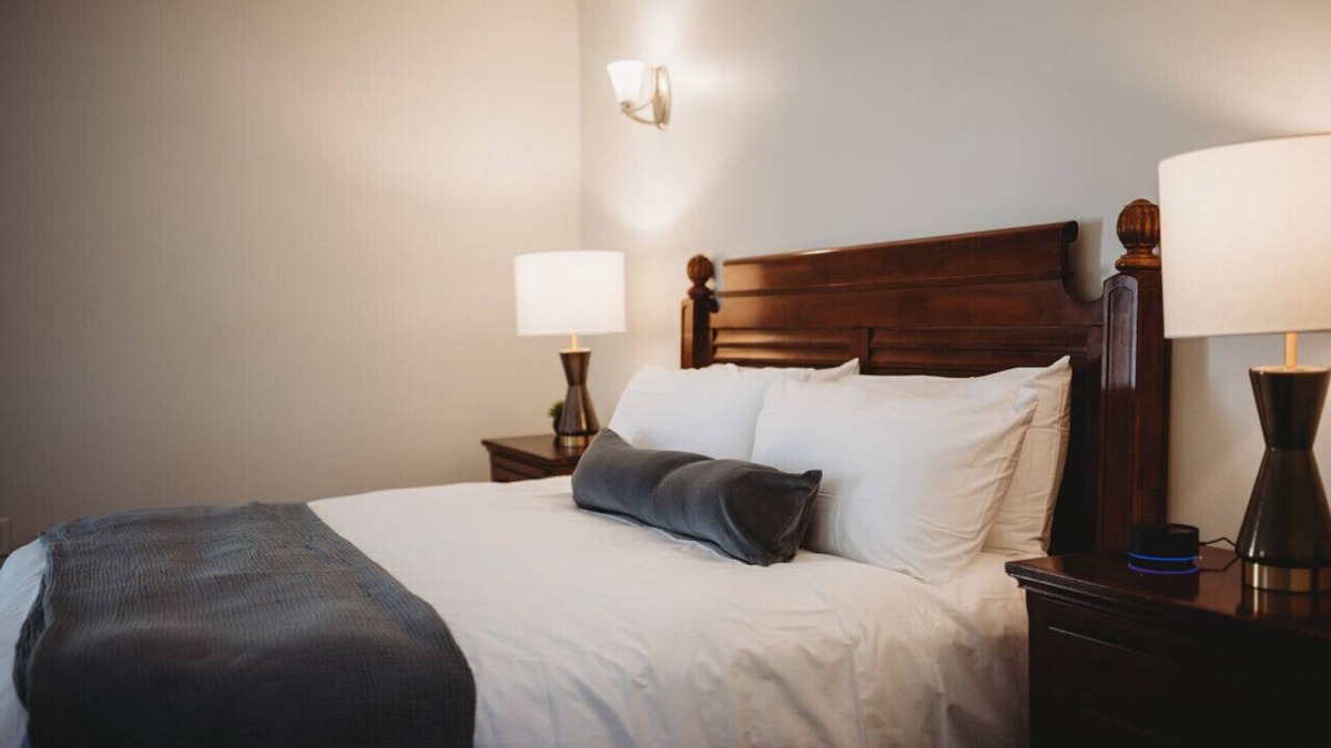 Downtown Hotel | Standard Guestroom (ADA) - 1 King · The Jefferson Inn Rm. 8