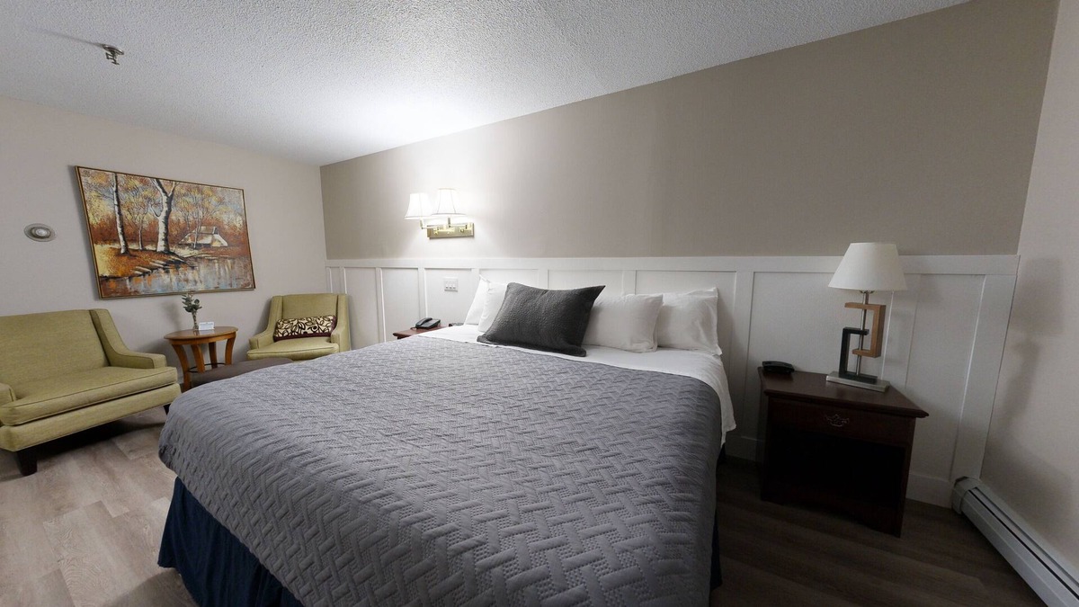 Presque Isle Hotel | Standard King - One King Bed