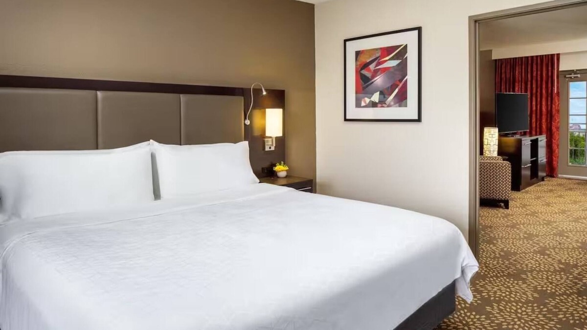 Camelback East House | Standard King Room at Holiday Inn Phoenix Airport North - Outdoor Lounge & Pool