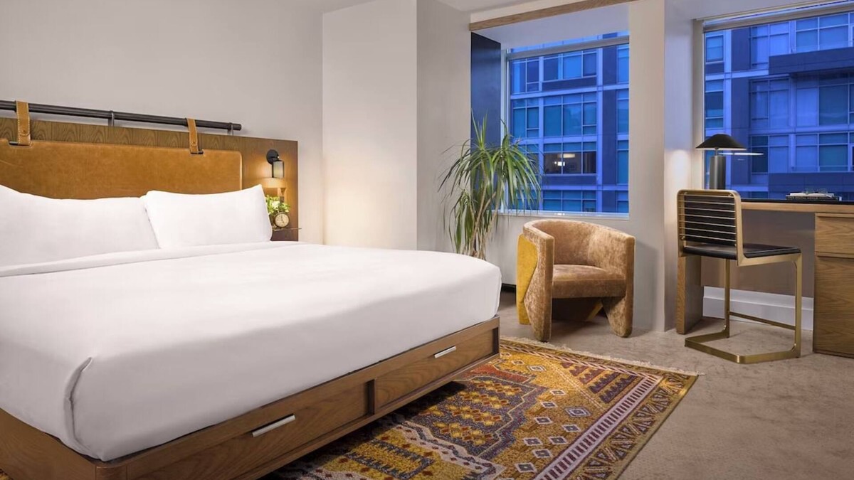 Downtown Washington D.C. Hotel | Standard King Room, Yours Truly DC, Pets are Allowed, Close to Lincoln Memorial