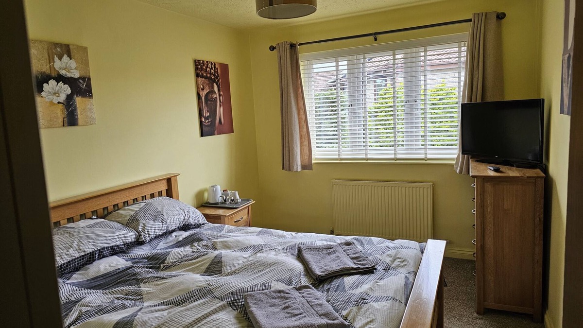 Cannards Grave House | Standard - kingsize - Share Bathroom