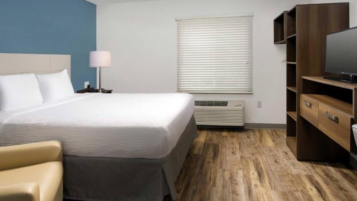 Orlando Apartment | Standard Queen Room Near Bear Head Lake ORL