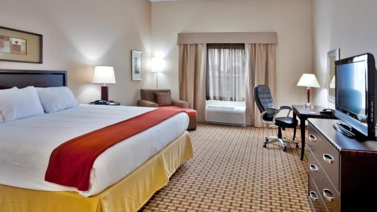 Fairvilla Apartment | Standard Room Near Cube Smart Self Storage ORL