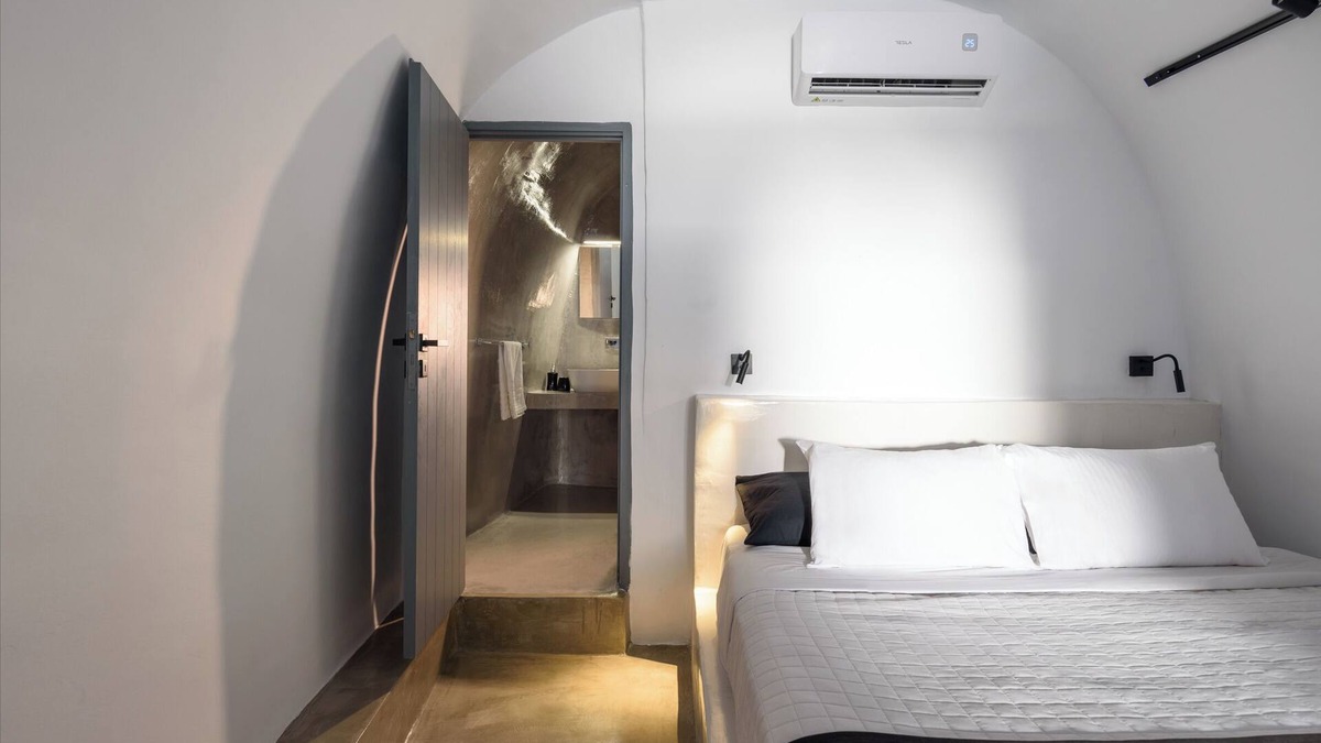Santorini Apartment | Standard Room with Non-View Side
