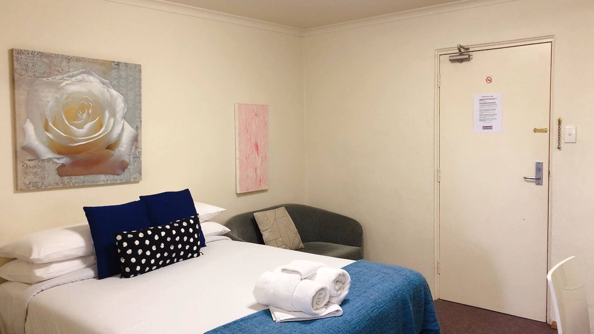 Capital Hill Apartment | Standard Studio Unit in Griffith with Free Wi-Fi + Parking