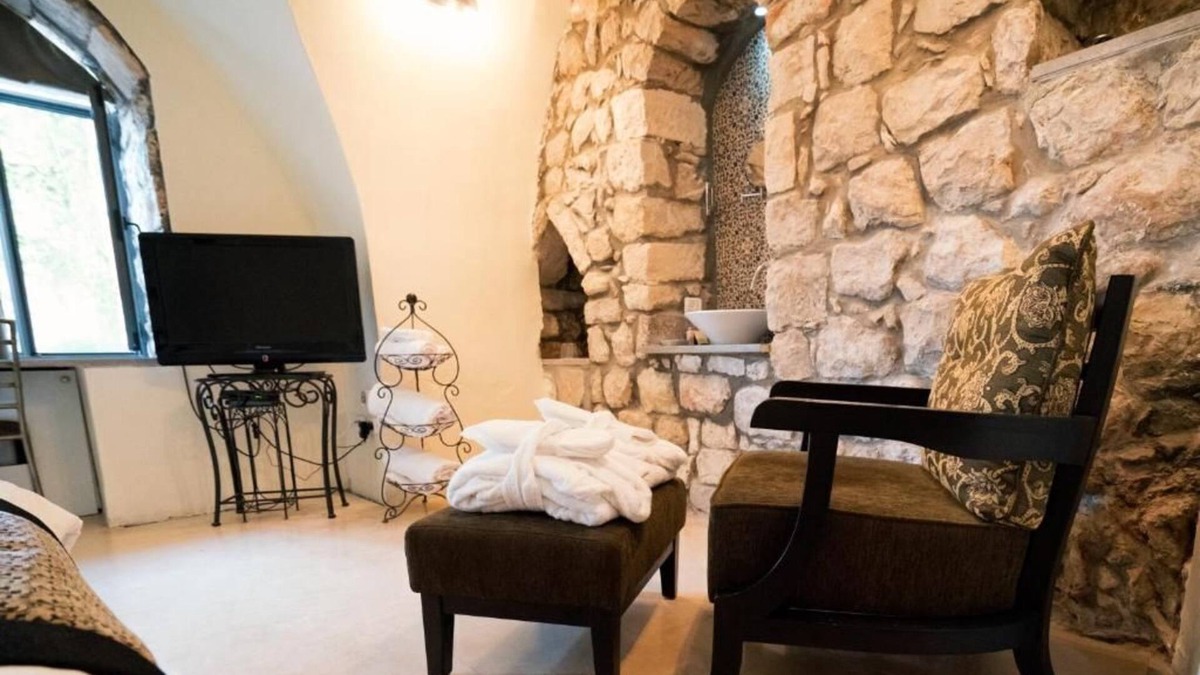 Artists Colony Cabin | Standard Suite