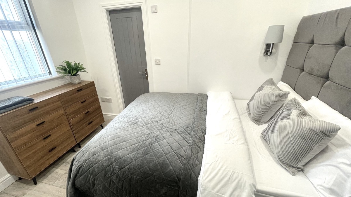 South Shore Apartment | Standard suite with spa bath